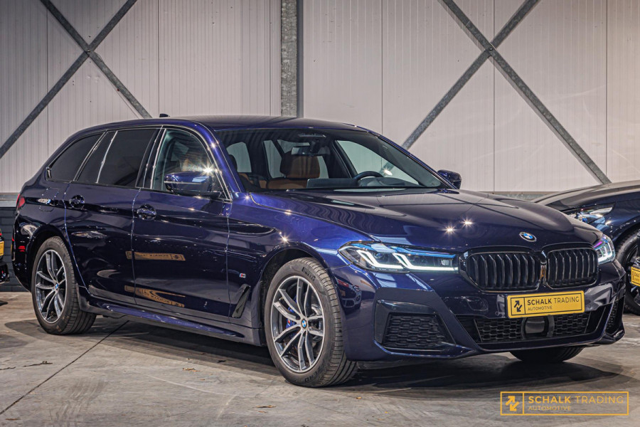 BMW 5 Serie Touring 530e xDrive M-sport Laser E-Trekhaak Cam