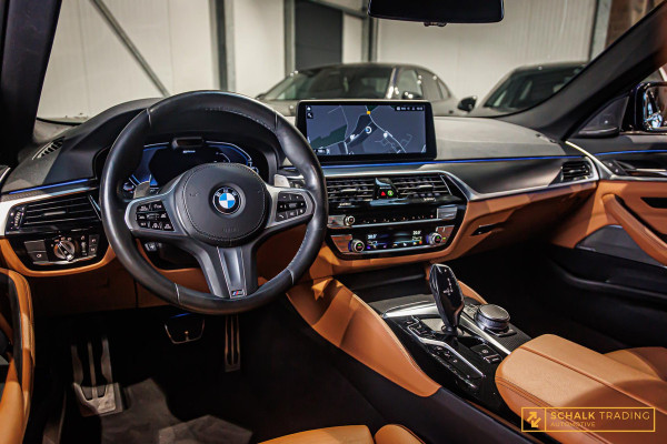 BMW 5 Serie Touring 530e xDrive M-sport Laser E-Trekhaak Cam