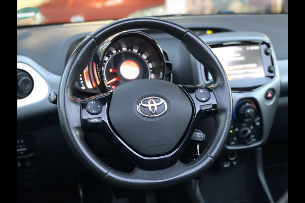 Toyota Aygo 1.0 VVT-i X-Wave Cabrio | Open dak, Lichtmetalen velgen, Apple CarPlay/Android Auto, Parkeercamera, In hoogte verstelbare stoel