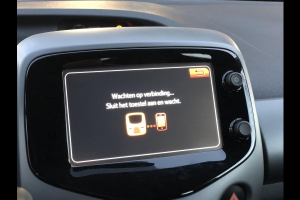 Toyota Aygo 1.0 VVT-i X-Wave Cabrio | Open dak, Lichtmetalen velgen, Apple CarPlay/Android Auto, Parkeercamera, In hoogte verstelbare stoel