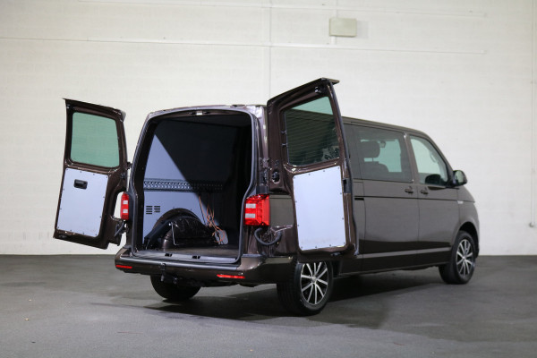 Volkswagen Transporter 2.0 TDI 150pk L2 H1 DC Edition Automaat Airco Leer Navigatie 2x Schuifdeur