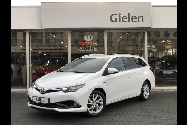 Toyota Auris Touring Sports 1.8 Hybrid Dynamic | Navigatie, Cruise control, Stoelverwarming, Lichtmetalen velgen, Climate control