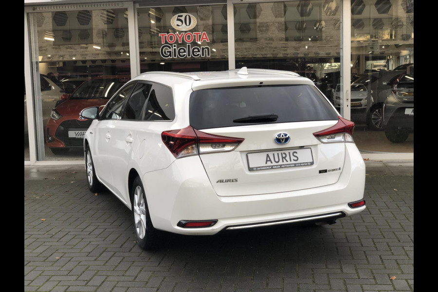 Toyota Auris Touring Sports 1.8 Hybrid Dynamic | Navigatie, Cruise control, Stoelverwarming, Lichtmetalen velgen, Climate control