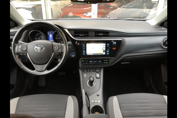 Toyota Auris Touring Sports 1.8 Hybrid Dynamic | Navigatie, Cruise control, Stoelverwarming, Lichtmetalen velgen, Climate control