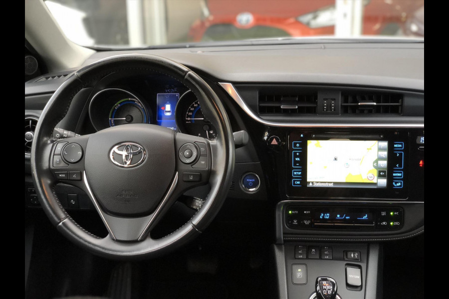 Toyota Auris Touring Sports 1.8 Hybrid Dynamic | Navigatie, Cruise control, Stoelverwarming, Lichtmetalen velgen, Climate control