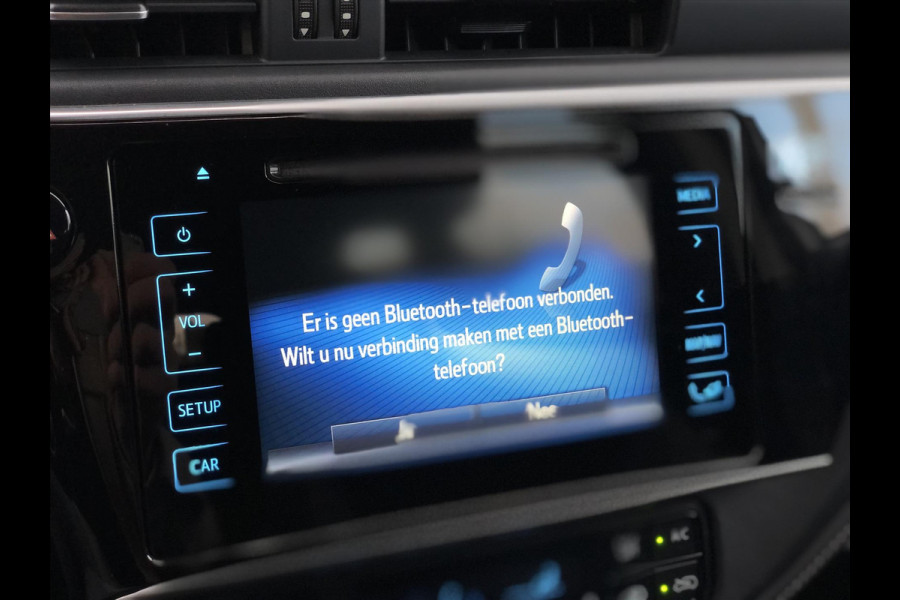 Toyota Auris Touring Sports 1.8 Hybrid Dynamic | Navigatie, Cruise control, Stoelverwarming, Lichtmetalen velgen, Climate control