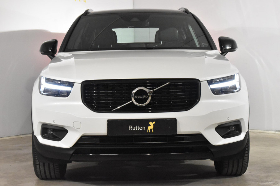 Volvo XC40 T4 190PK Automaat R-Design / Navigatie / Camera / Elektrische Bestuurderstoel / Elektrische Achterklep / Trekhaak /