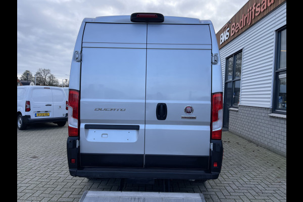 Fiat Ducato 33 2.3 MultiJet L3H2 Luxury Pro met Dhollandia laadklep! / rijklaar € 21.950 ex btw / lease vanaf € 392 / cruise en climate control / zilver metallic / 81.475 km NAP!