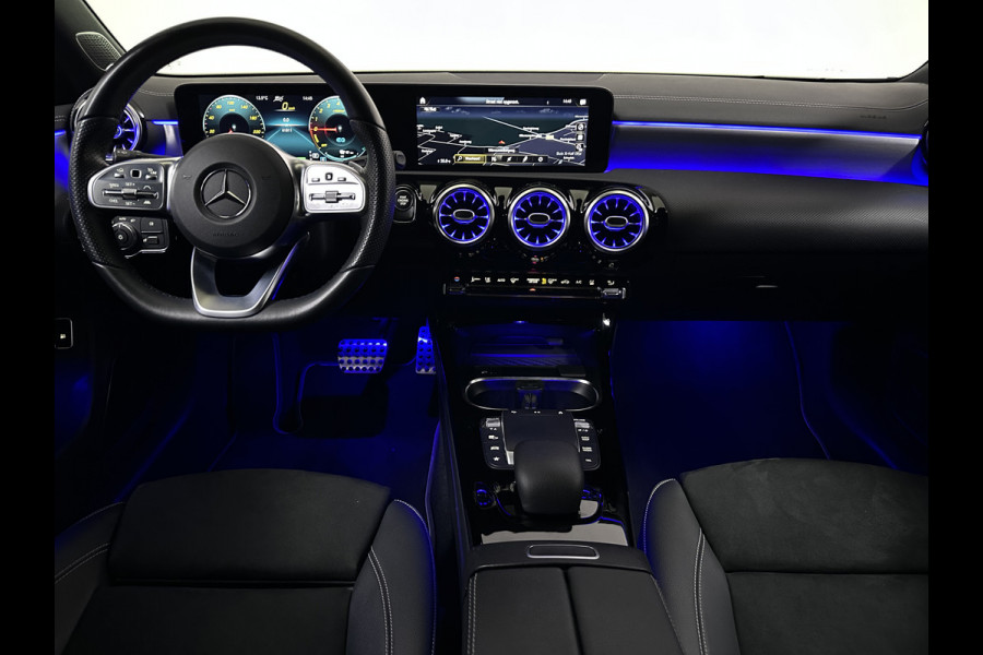 Mercedes-Benz A-Klasse 250 e AMG Edition Plug In Hybrid Dealer O.H 218pk PHEV | Adaptive Cruise | Burmester | Multibeam LED | Widescreen Navi | Sfeerverlichting | Apple Carplay | DAB |