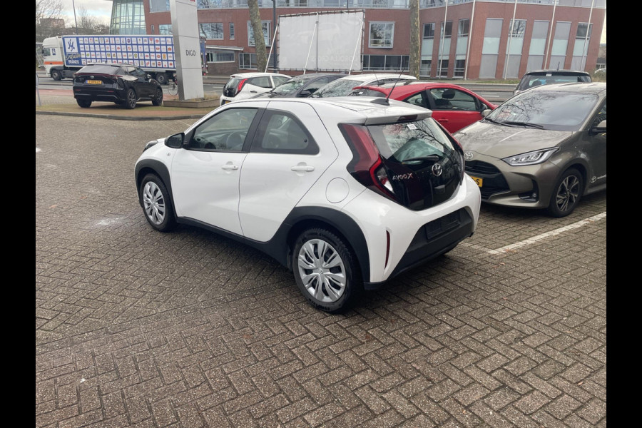 Toyota Aygo X 1.0 VVT-i S-CVT Play