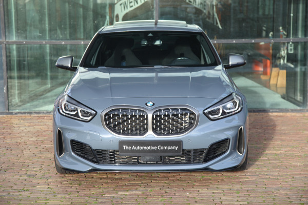 BMW 1-serie M135i xDrive Pano/ H&K Sportstoelen elektrisch