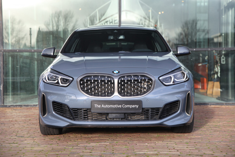 BMW 1-serie M135i xDrive Pano/ H&K Sportstoelen elektrisch