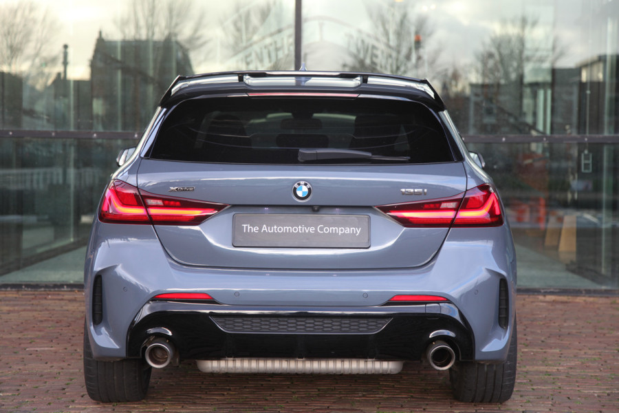 BMW 1-serie M135i xDrive Pano/ H&K Sportstoelen elektrisch