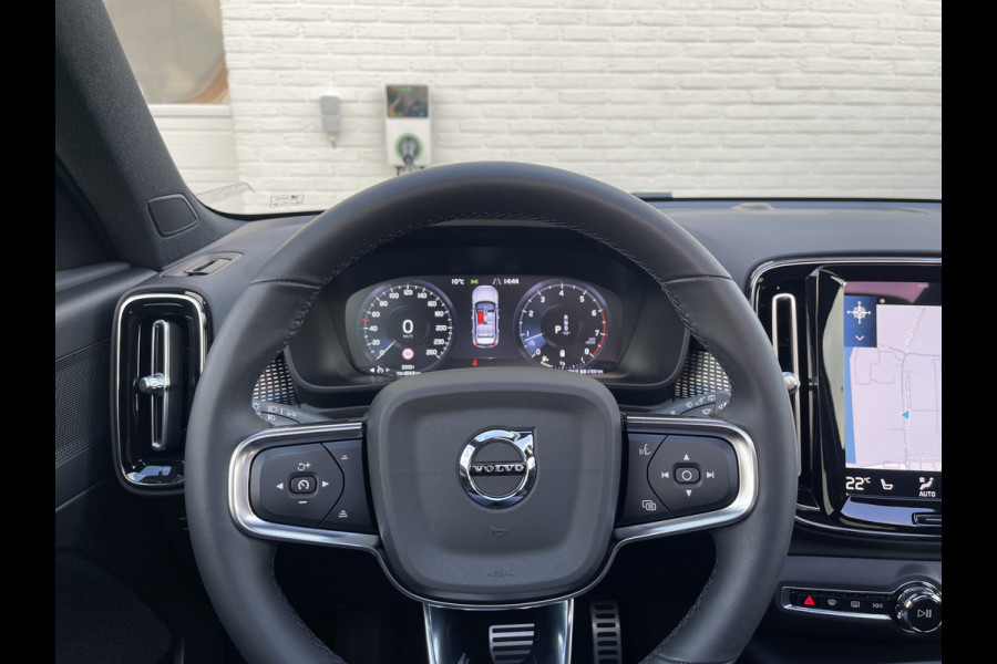 Volvo XC40 2.0 B4 R-Design | Pano | Trekhaak | Navi | Camera | LED | DAB+ | 18 inch