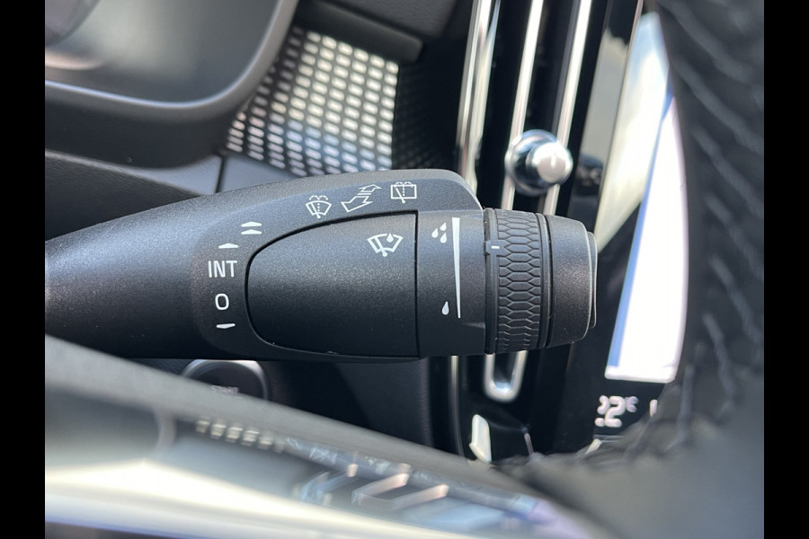 Volvo XC40 2.0 B4 R-Design | Pano | Trekhaak | Navi | Camera | LED | DAB+ | 18 inch