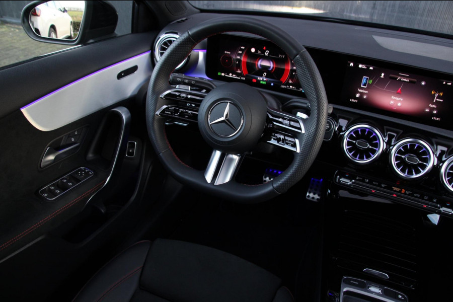 Mercedes-Benz A-Klasse 250 e AMG Line | Pano | Sfeerverlichting | 19 inch | Keyless