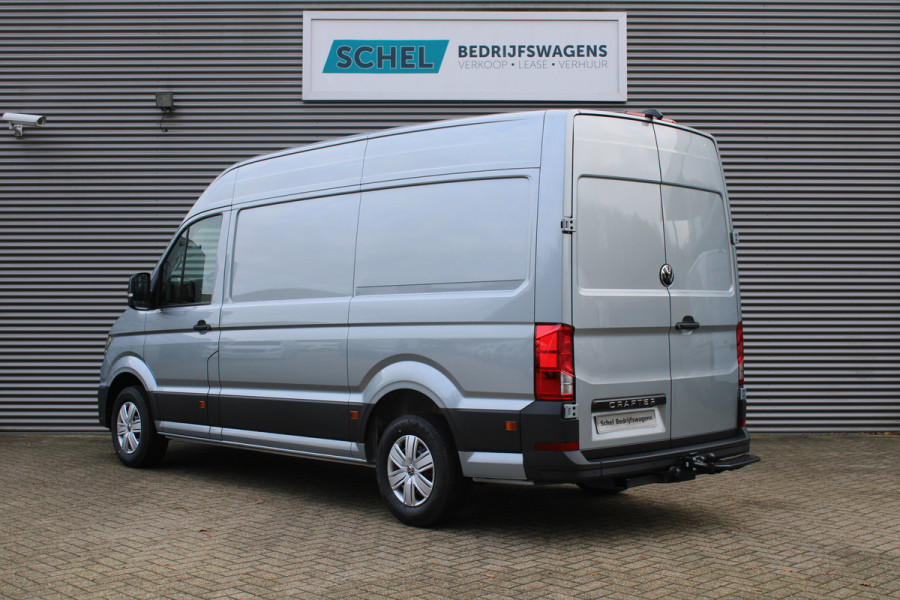 Volkswagen Crafter 35 2.0 TDI L3H3 177pk - Facelift - Navigatie - LED - Geveerde stoel - Virtual cockpit - Camera - Trekhaak - Stoelverwarming - Ri