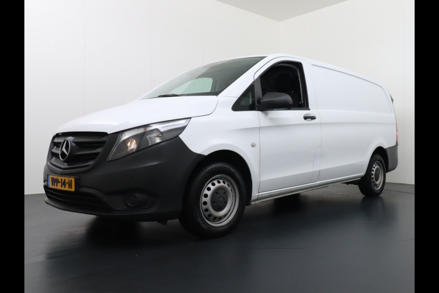 Mercedes-Benz Vito 116CDI 164PK Lang Trekhaak Airco Navi Camera Pdc Cruise Control Bluetooth Regen-Lichtsensor Aanhanger-Assist Schuifdeur Betonplex Vloer Wandaftimmering Achterdeuren Tussenwand 380NM Koppel 1e Eigenaar Euro 6 Zeer Compleet