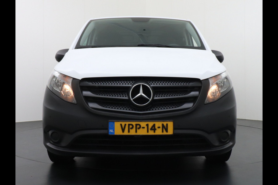 Mercedes-Benz Vito 116CDI 164PK Lang Trekhaak Airco Navi Camera Pdc Cruise Control Bluetooth Regen-Lichtsensor Aanhanger-Assist Schuifdeur Betonplex Vloer Wandaftimmering Achterdeuren Tussenwand 380NM Koppel 1e Eigenaar Euro 6 Zeer Compleet