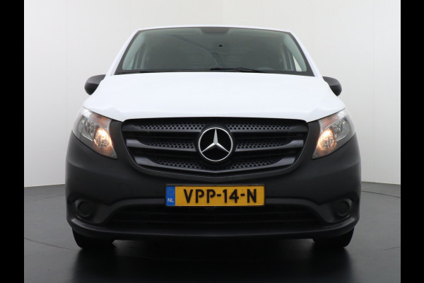 Mercedes-Benz Vito 116CDI 164PK Lang Trekhaak Airco Navi Camera Pdc Cruise Control Bluetooth Regen-Lichtsensor Aanhanger-Assist Schuifdeur Betonplex Vloer Wandaftimmering Achterdeuren Tussenwand 380NM Koppel 1e Eigenaar Euro 6 Zeer Compleet