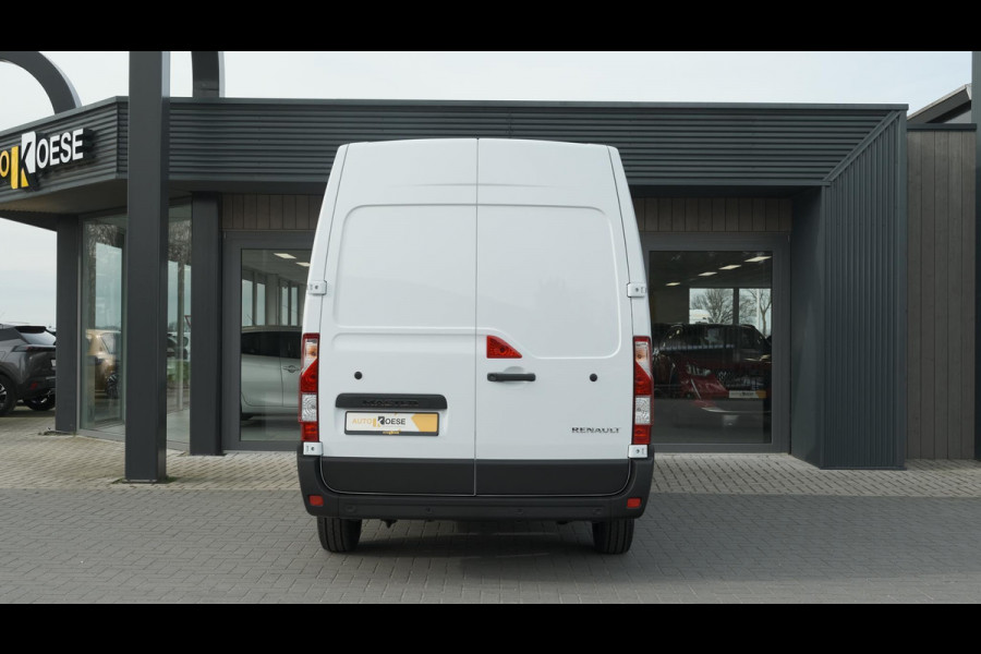 Renault Master T35 2.3 dCi 135 L2H2 Comfort | Direct Leverbaar | Navigatie | Parkeersensoren | Airco | Cruise Control | Vloerplaat In Laadruimte