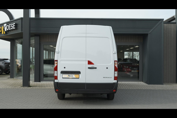 Renault Master T35 2.3 dCi 135 L2H2 Comfort | Direct Leverbaar | Navigatie | Parkeersensoren | Airco | Cruise Control | Vloerplaat In Laadruimte