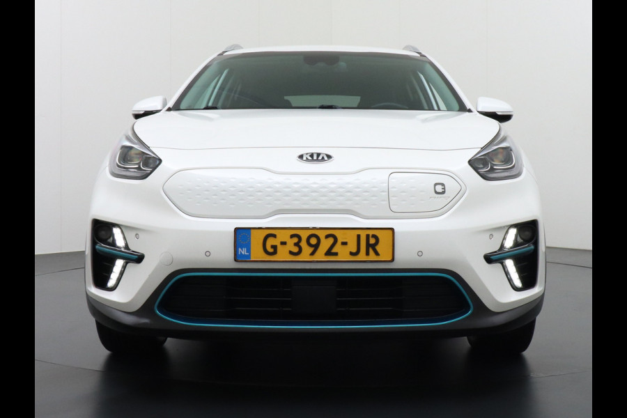 Kia e-Niro 64kWh Leder AppleCarplay/Android Auto Adaptive Cruise Control Camera Soundsystem JBL® LED koplampen 3D-Navi LMV 17" ECC Lane Ass Bluetooth Regen-Lichtsensor Connected-Services DAB Dode-HoekSensor Multi-Media Privacy Glas 1e Eigenaar ruim 45.000 nieuw ! Orig.NL se auto