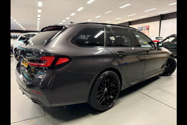 BMW 5 Serie Touring 530e M-SPORT 20'' PANO/NAVI/CAM/DAB/CARPLAY/ECC/PDC/CRUISE///