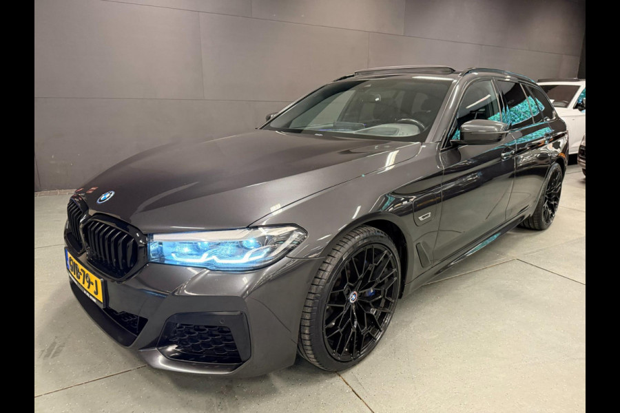 BMW 5 Serie Touring 530e M-SPORT 20'' PANO/NAVI/CAM/DAB/CARPLAY/ECC/PDC/CRUISE///