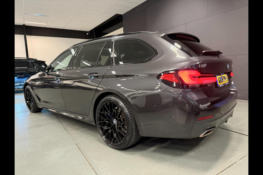 BMW 5 Serie Touring 530e M-SPORT 20'' PANO/NAVI/CAM/DAB/CARPLAY/ECC/PDC/CRUISE///