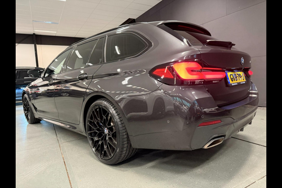 BMW 5 Serie Touring 530e M-SPORT 20'' PANO/NAVI/CAM/DAB/CARPLAY/ECC/PDC/CRUISE///