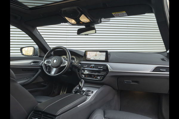 BMW 5 Serie Touring 530i xDrive M-Sport - Pano - Harman Kardon - Trekhaak - Comfortzetels