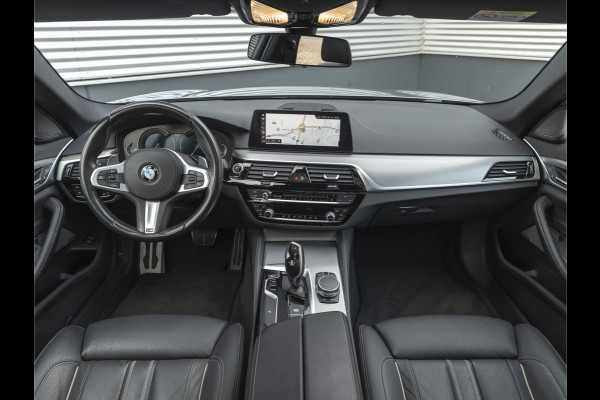 BMW 5 Serie Touring 530i xDrive M-Sport - Pano - Harman Kardon - Trekhaak - Comfortzetels