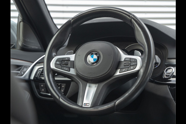 BMW 5 Serie Touring 530i xDrive M-Sport - Pano - Harman Kardon - Trekhaak - Comfortzetels