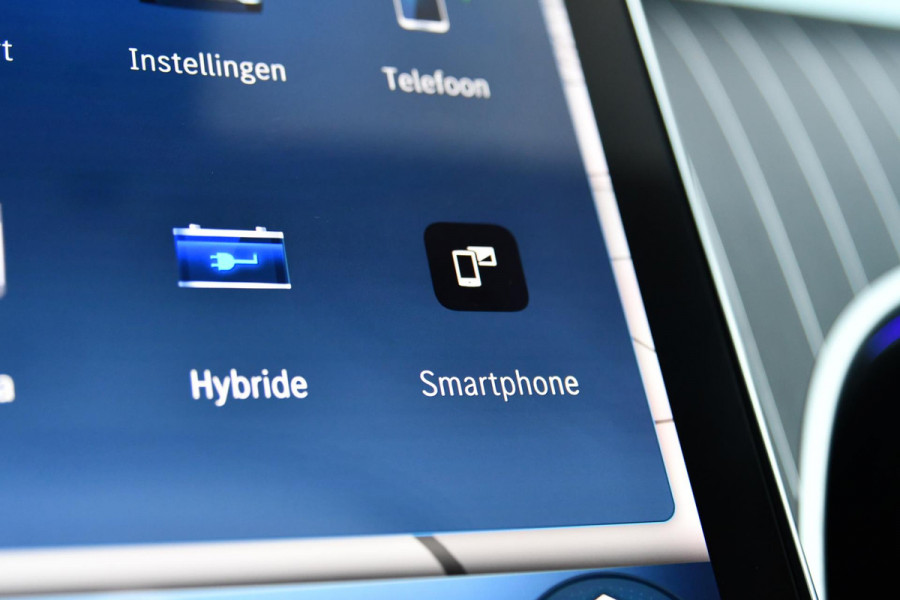 Mercedes-Benz C-Klasse 300 e AMG Plug-in. BTW, Pano, Memory, Distro+, Camera, Dodeh, Sfeer, CarPlay!