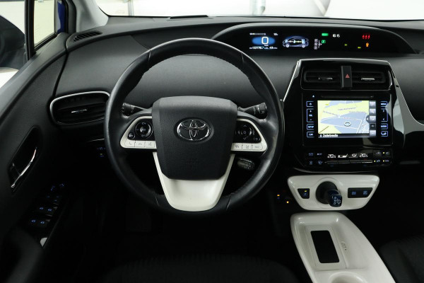 Toyota Prius 1.8 Dynamic | Stoelverwarming | Trekhaak | Adaptive cruise | Camera | Head-Up | Full LED | Navigatie | Keyless | Climate control