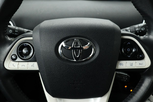 Toyota Prius 1.8 Dynamic | Stoelverwarming | Trekhaak | Adaptive cruise | Camera | Head-Up | Full LED | Navigatie | Keyless | Climate control