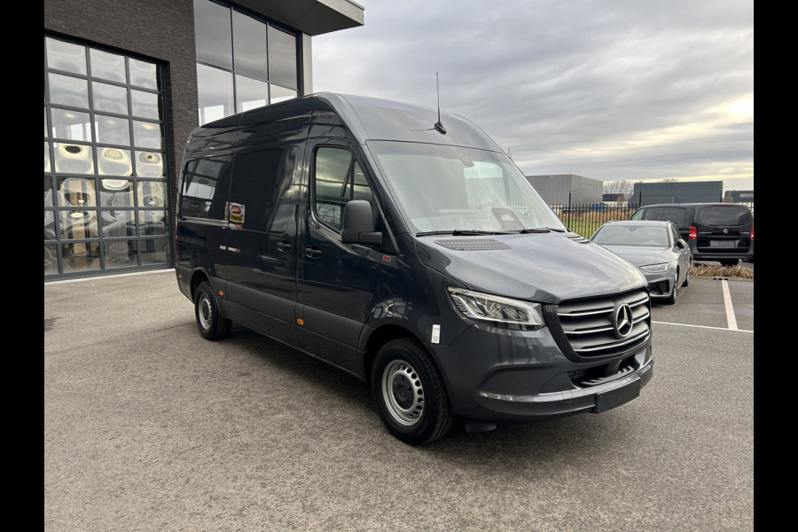 Mercedes-Benz Sprinter 319 CDI L2 H2 PRO / 3500KG Trekhaak / LED / MBUX / Camera / Carplay navigatie / Cruise control / Airco