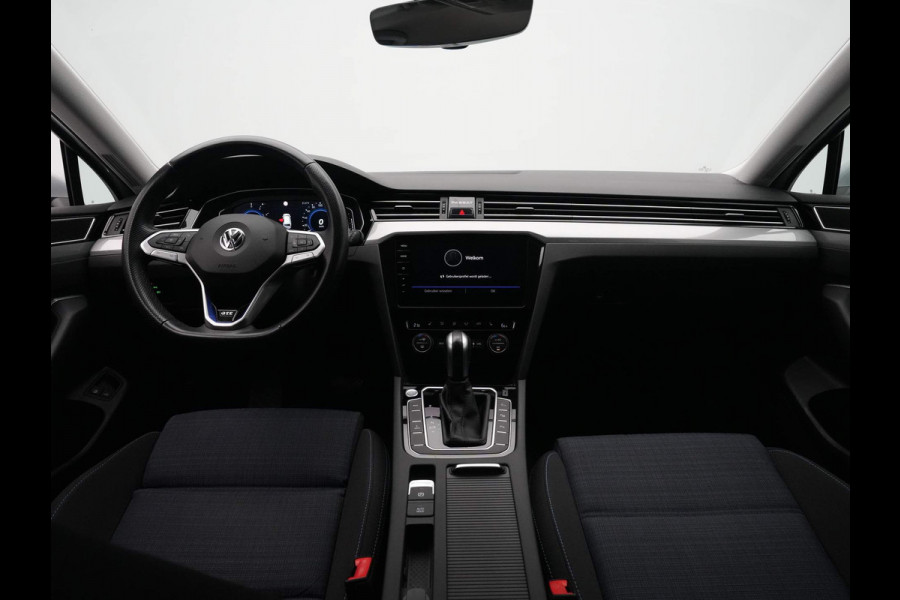 Volkswagen Passat Variant 1.4 TSI PHEV GTE Navigatie Trekhaak Virtual Cockpit iQ Light