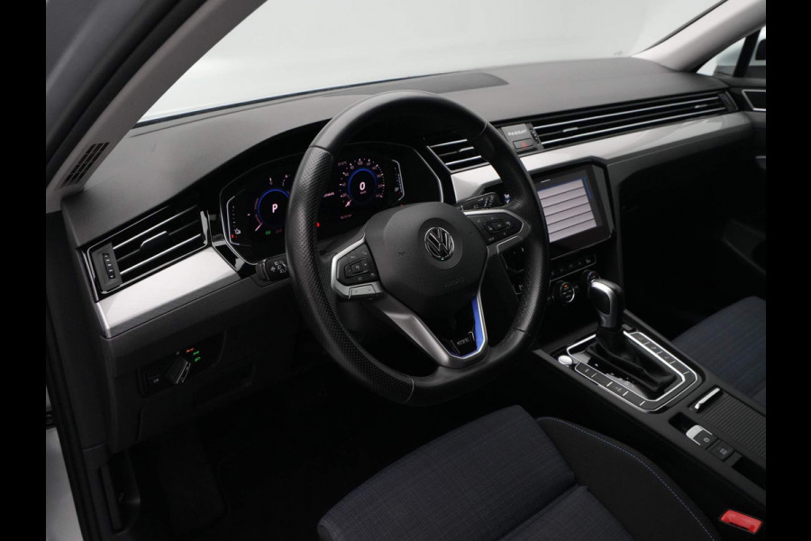 Volkswagen Passat Variant 1.4 TSI PHEV GTE Navigatie Trekhaak Virtual Cockpit iQ Light