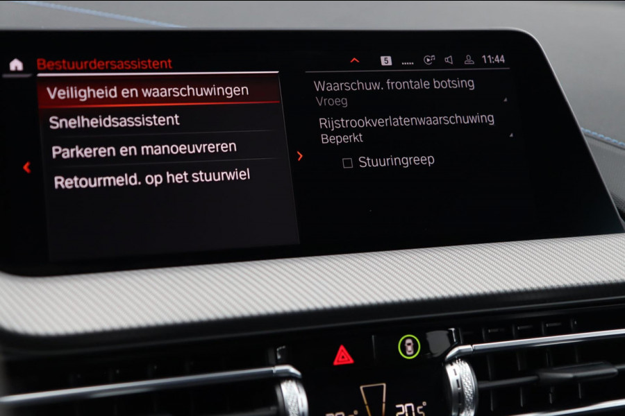 BMW 1-serie 118i M Sport Shadow / HUD / DODEHOEK / CAMERA / CARPLAY / LIVE COCKPIT