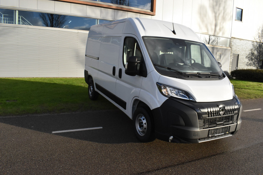 Peugeot Boxer 2.2 BlueHDi 140 S&S L2H2 3.3t Nieuwe bus zonder bpm 2 x snel leverbaar L2H2 / achteruitrijcamera verzwaard verenpakket, pakket City plus