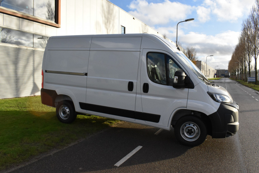 Peugeot Boxer 2.2 BlueHDi 140 S&S L2H2 3.3t Nieuwe bus zonder bpm 2 x snel leverbaar L2H2 / achteruitrijcamera verzwaard verenpakket, pakket City plus