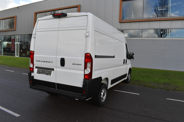 Peugeot Boxer 2.2 BlueHDi 140 S&S L2H2 3.3t Nieuwe bus zonder bpm 2 x snel leverbaar L2H2 / achteruitrijcamera verzwaard verenpakket, pakket City plus