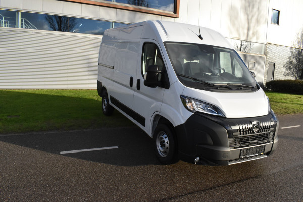 Peugeot Boxer 2.2 BlueHDi 140 S&S L2H2 3.3t Nieuwe bussen zonder bpm L2H2/ achteruitrijcamera verzwaard verenpakket, pakket City plus