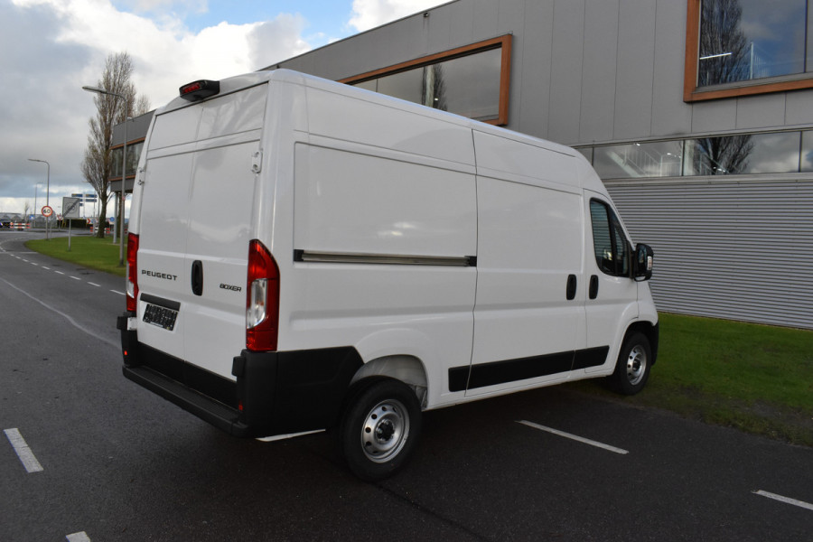 Peugeot Boxer 2.2 BlueHDi 140 S&S L2H2 3.3t Nieuwe bussen zonder bpm L2H2/ achteruitrijcamera verzwaard verenpakket, pakket City plus