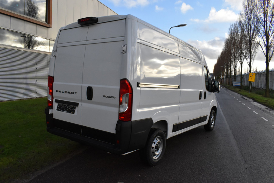 Peugeot Boxer 2.2 BlueHDi 140 S&S L2H2 3.3t Nieuwe bussen zonder bpm L2H2/ achteruitrijcamera verzwaard verenpakket, pakket City plus