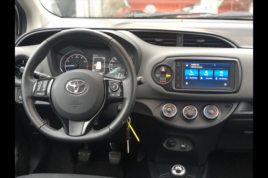 Toyota Yaris 1.0 VVT-i Connect | Eerste eigenaar, Trekhaak, Apple CarPlay/Android Auto, Camera, Lichtmetalen velgen