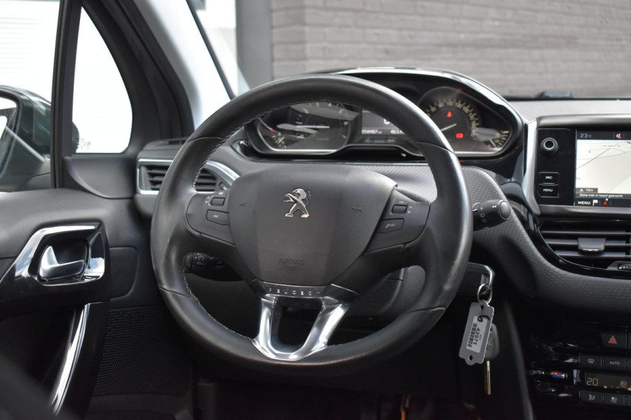 Peugeot 208 1.2 PureTech 82PK Allure | Navi | Camera | Carplay | Incl. Garantie