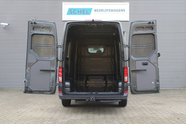 Volkswagen Crafter 35 2.0 TDI L3H3 177pk - Facelift - 2x Schuifdeur - Navigatie - LED - Geveerde stoel - Virtual cockpit - Camera - Trekhaak - Stoe